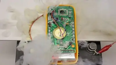 Multimetro fumaçando depois de ser utilizado incorretamente