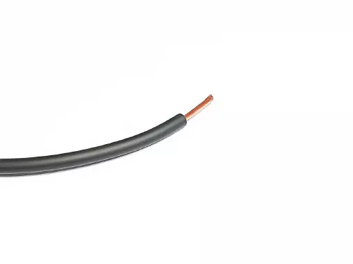 cabo p10 sendo preparado para soldar no plug