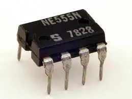 Imagem real de um CI 555 through hole